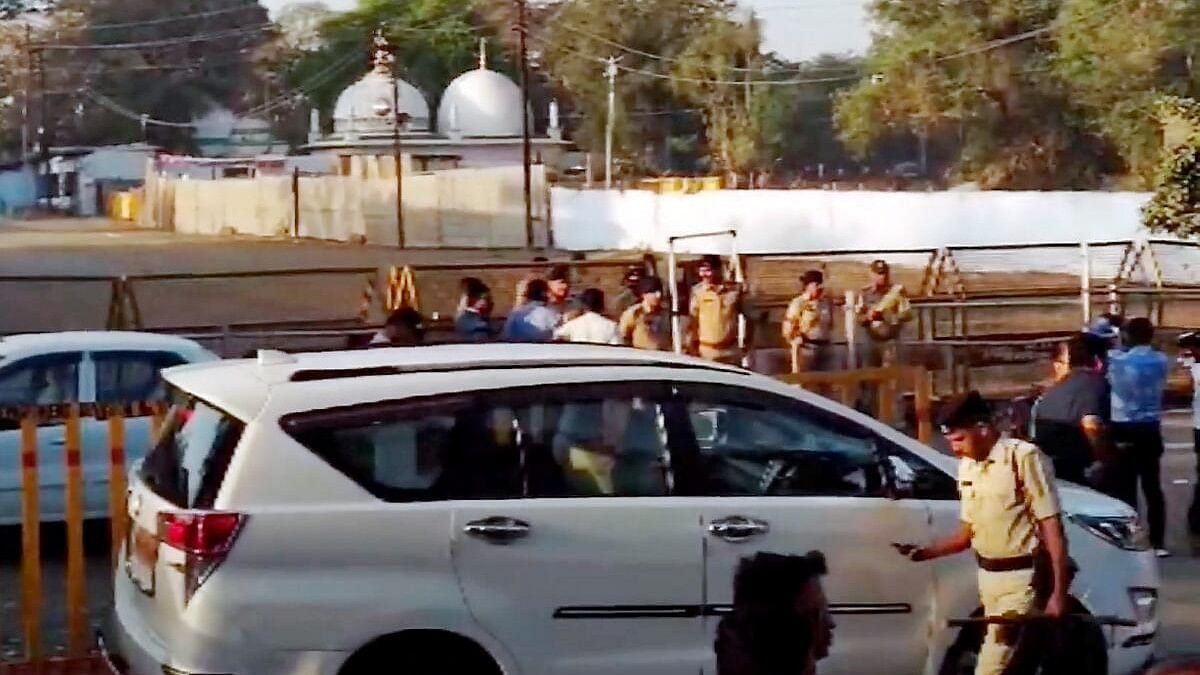 <div class="paragraphs"><p>Security personnel stand guard outside Bhojshala-Kamal Maula Mosque complex after a team of the Archaeological Survey of India  reached the complex for a survey, in Dhar, Madhya Pradesh.</p></div>