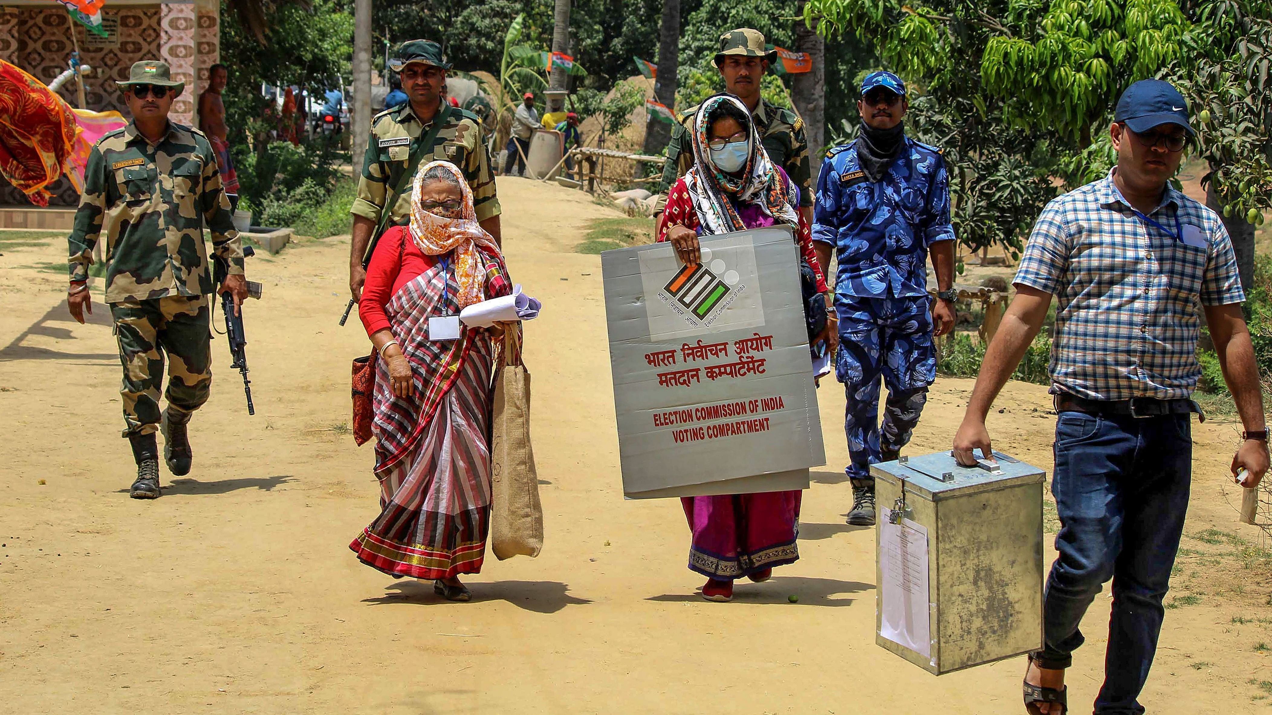 <div class="paragraphs"><p>Polling officers and polling workers during this year's Lok Sabha polls,.</p></div>