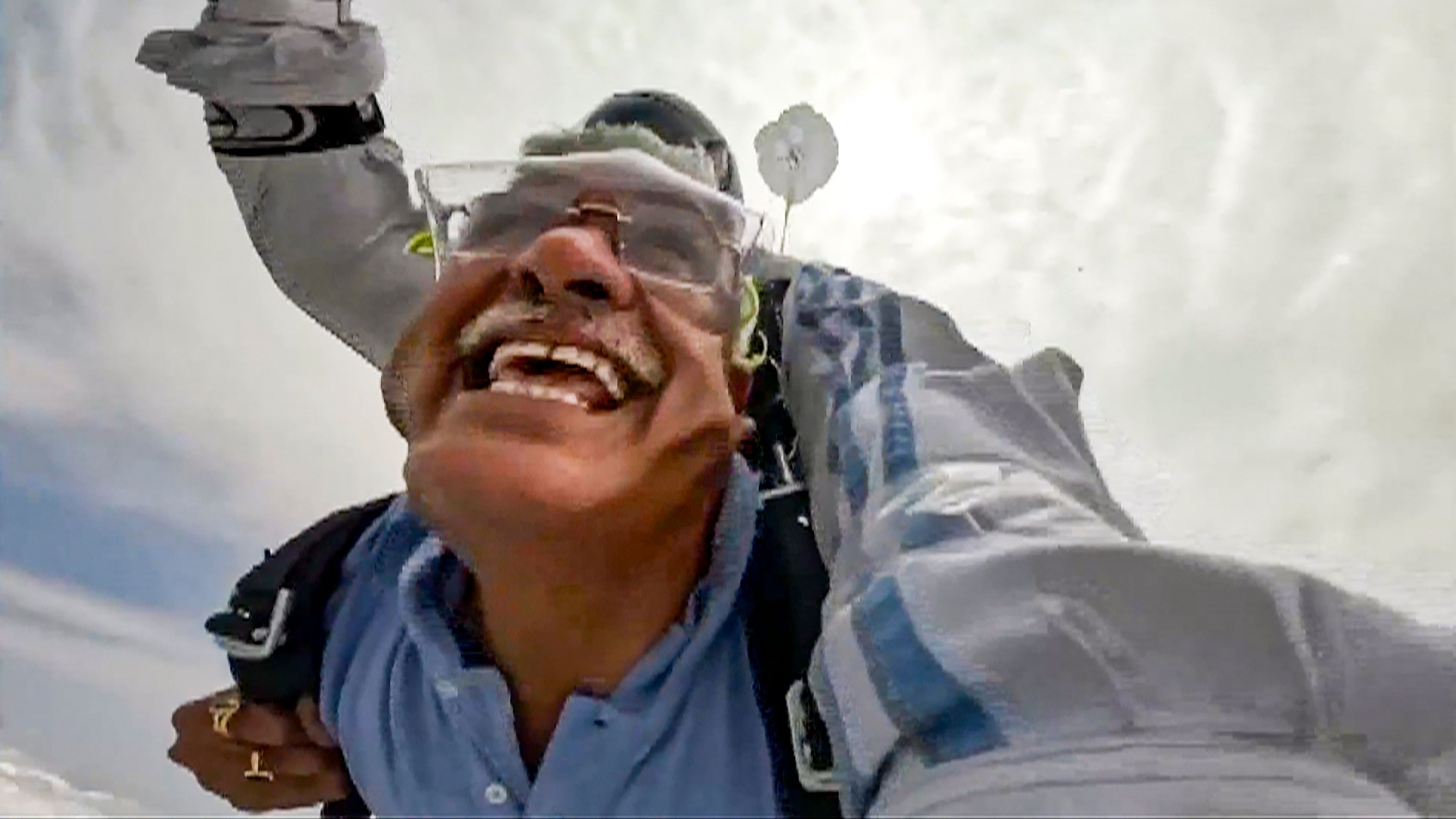 <div class="paragraphs"><p> Narnaul: Union Minister Gajendra Singh Shekhawat performs skydiving on World Skydiving Day, in Narnaul, Saturday, July 13, 2024. </p></div>