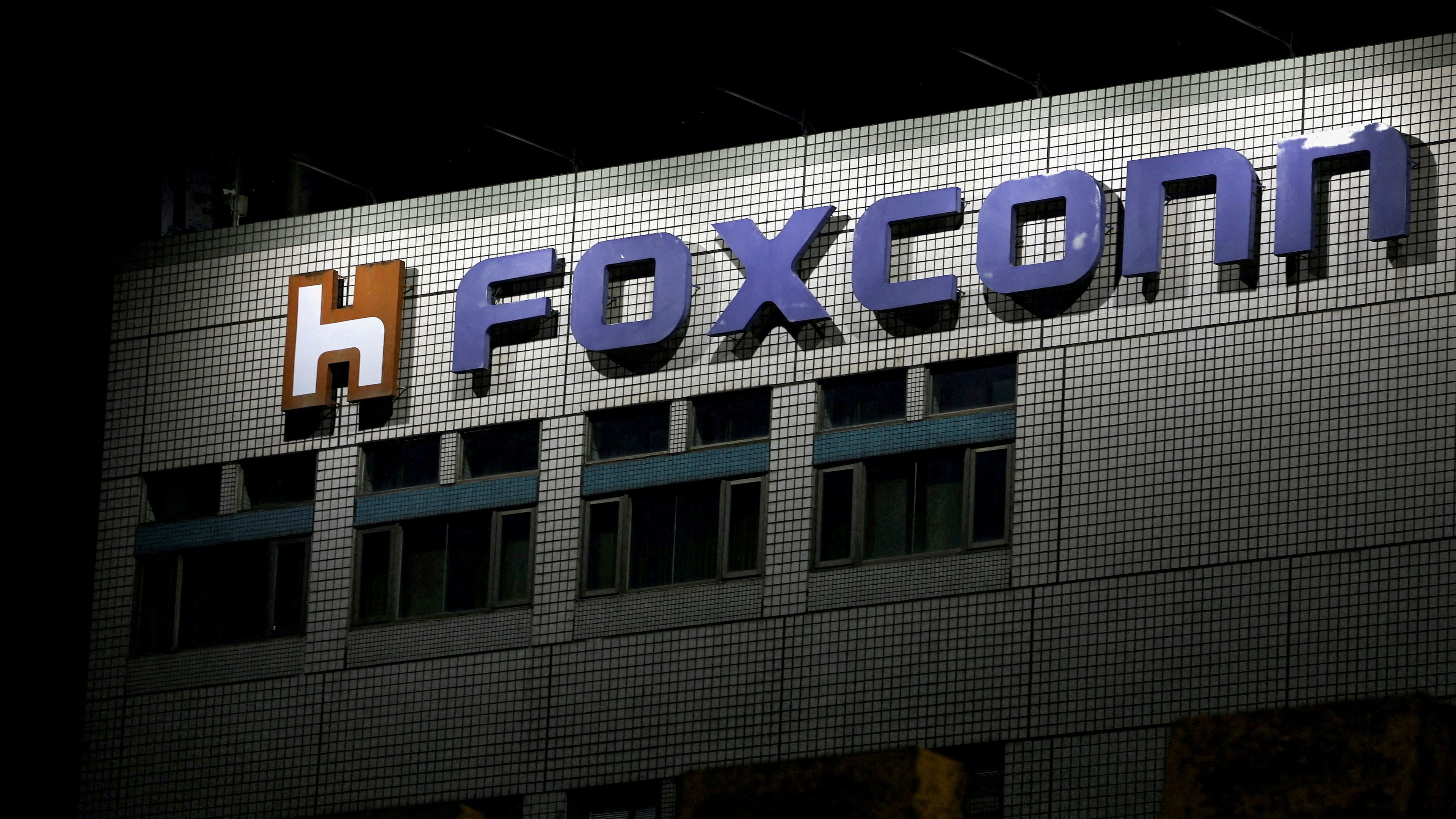 <div class="paragraphs"><p>The logo of Foxconn</p></div>