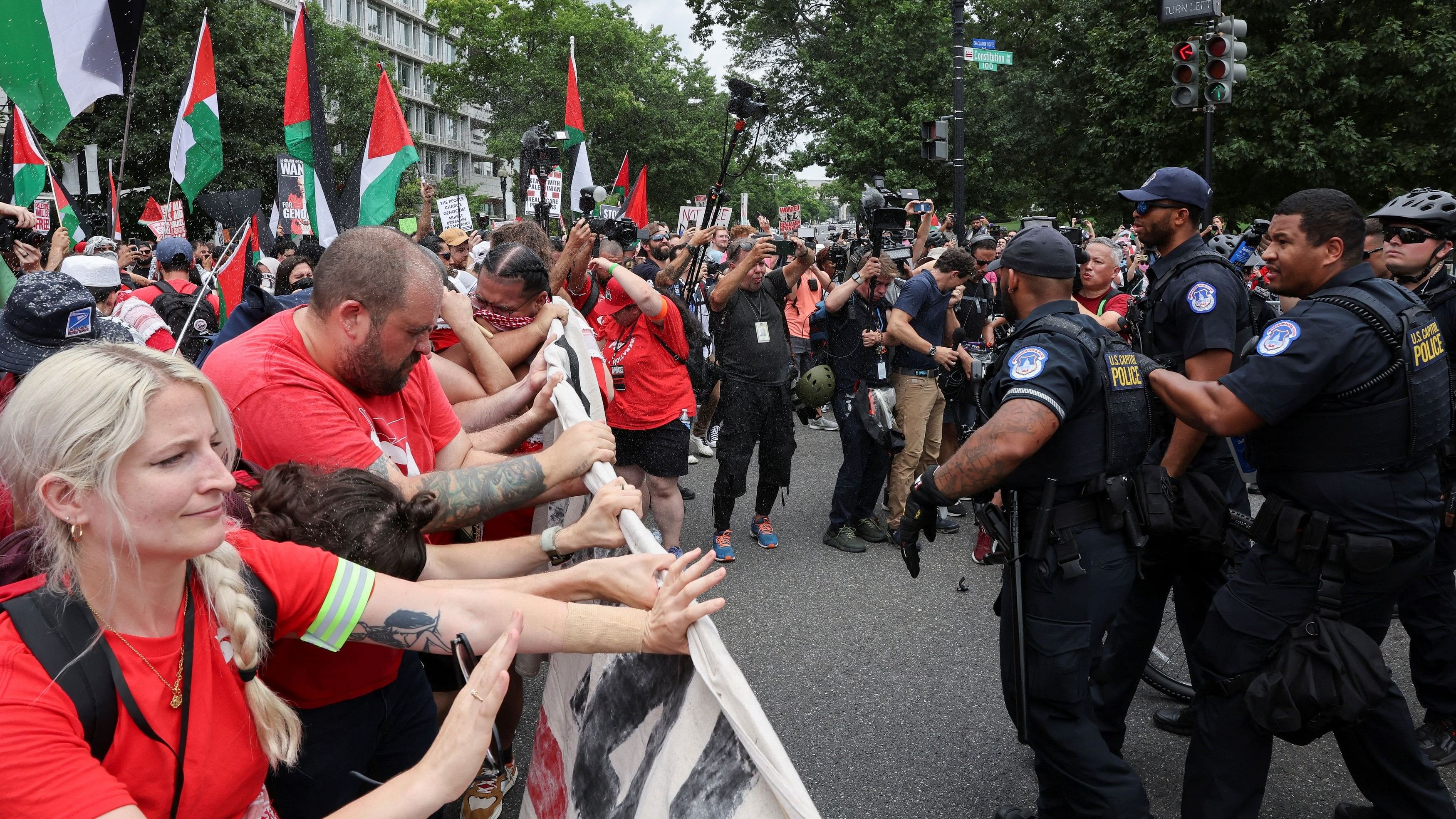 <div class="paragraphs"><p>US Capitol Police clash with protesters as Israeli PM Netanyahu addresses Congress in Washington</p></div>