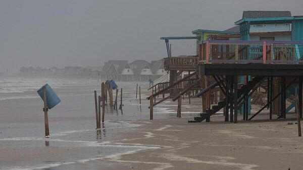 <div class="paragraphs"><p>Rain and swells from Hurricane Beryl approach homes along Surfside Beach, Texas, US.</p></div>