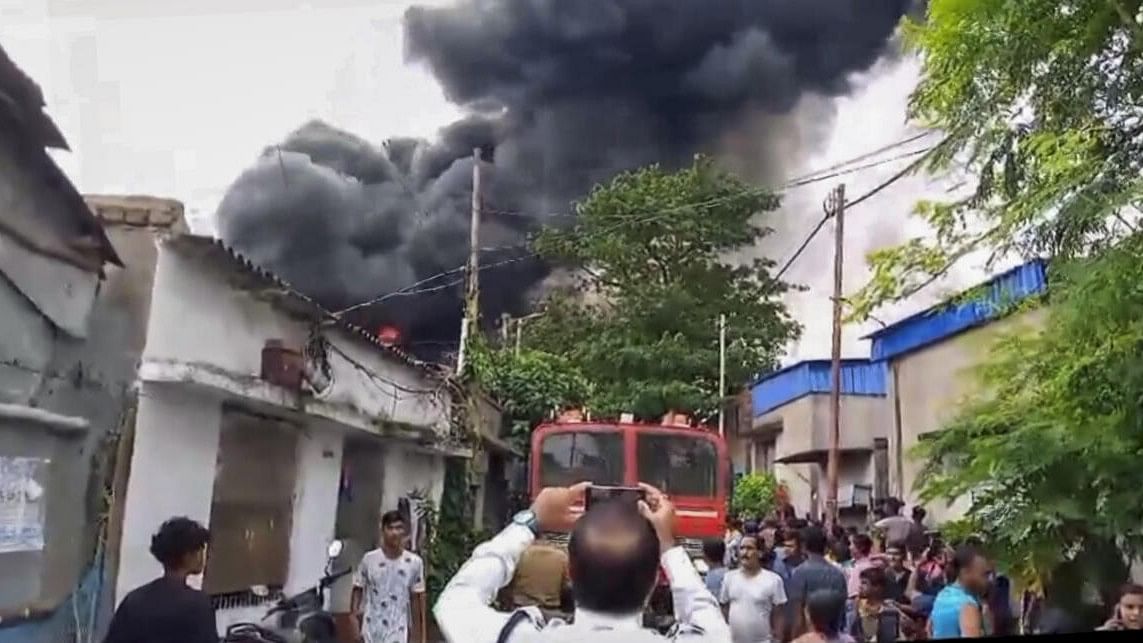 <div class="paragraphs"><p>Smoke billows out after a fire broke out at a motor oil factory, in Dhapa area of Kolkata, Tuesday.</p></div>