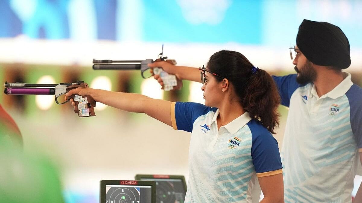 <div class="paragraphs"><p>Manu Bhaker of India and Sarabjot Singh (R).</p></div>