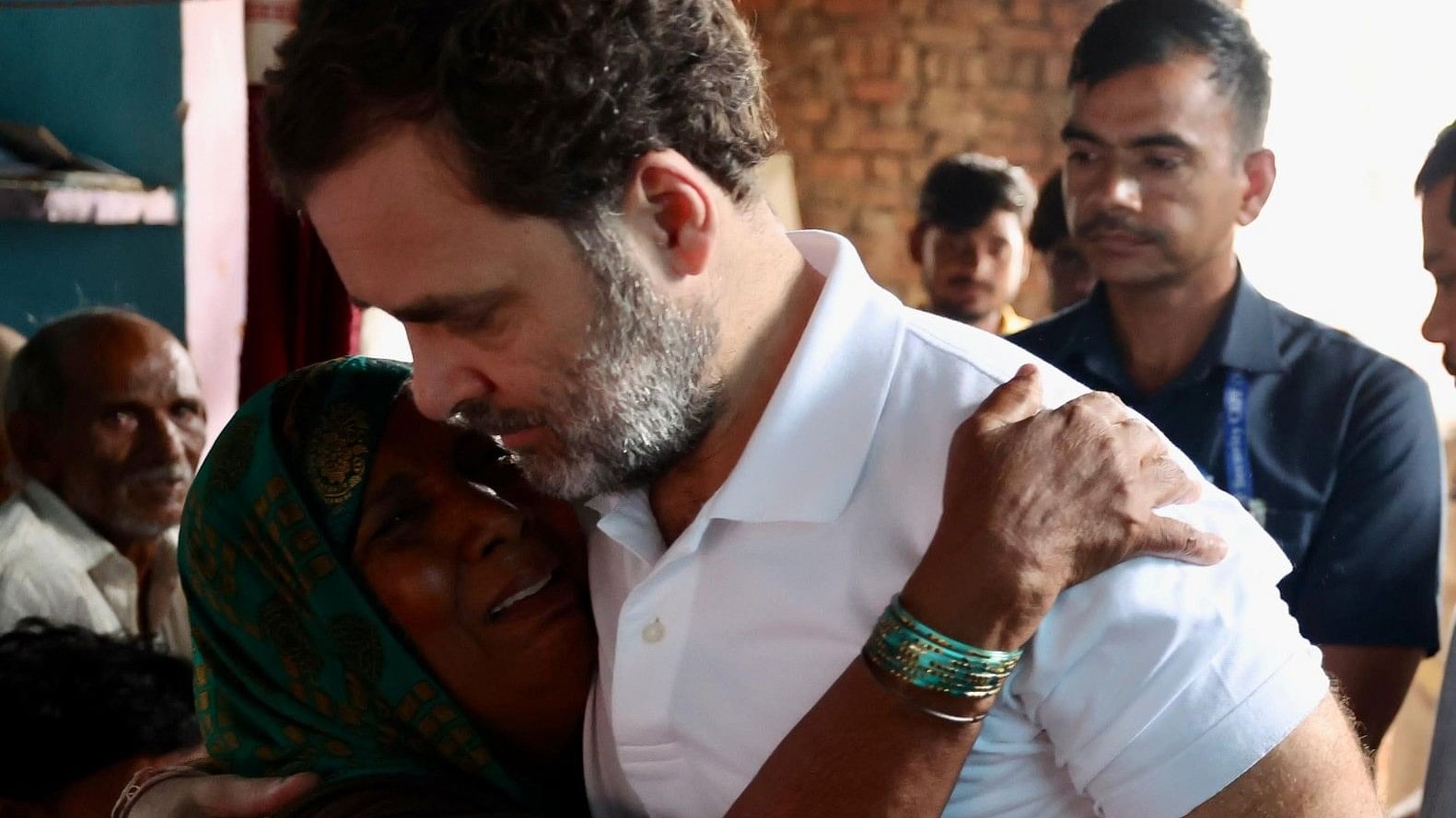 <div class="paragraphs"><p>Rahul Gandhi meets Hathras stampede victims.</p></div>