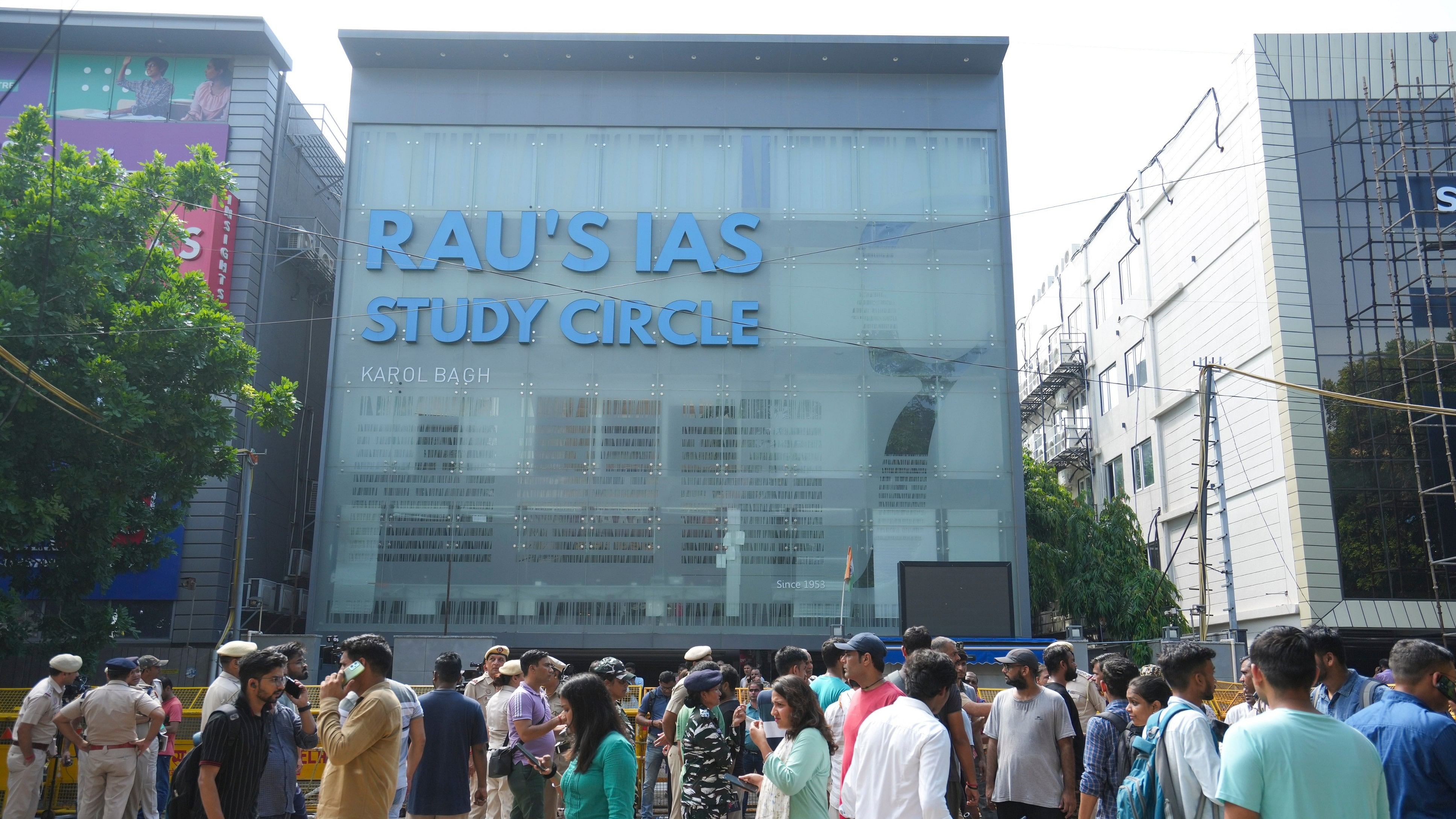 <div class="paragraphs"><p>Security personnel stand guard near a UPSC exam coaching centre after three civil services aspirants died when the basement of the coaching centre was flooded by rainwater.</p></div>