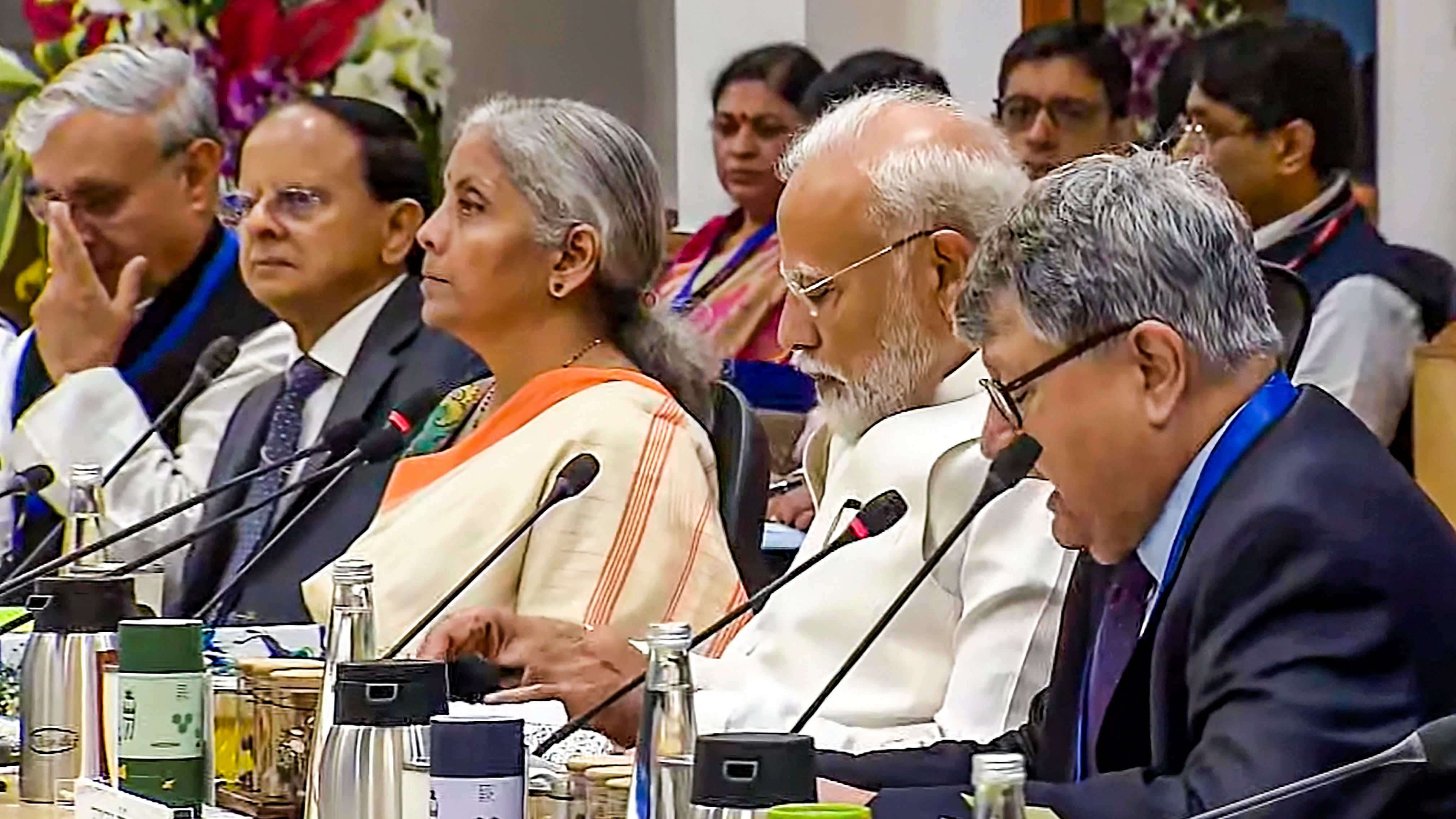 <div class="paragraphs"><p>Prime Minister Narendra Modi, Union Finance Minister Nirmala Sitharaman and others during a meeting with economists at NITI Aayog, in New Delhi, Thursday, July 11, 2024.</p></div>