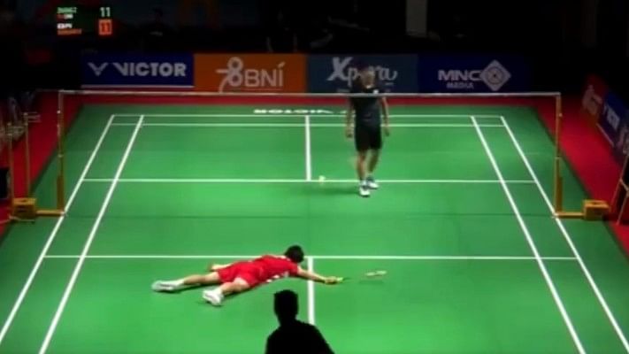 <div class="paragraphs"><p>Chinese badminton player Zhang Zhijie  suddenly collapsed on the court and had a convulsion at the Asian Junior Championships.</p></div>