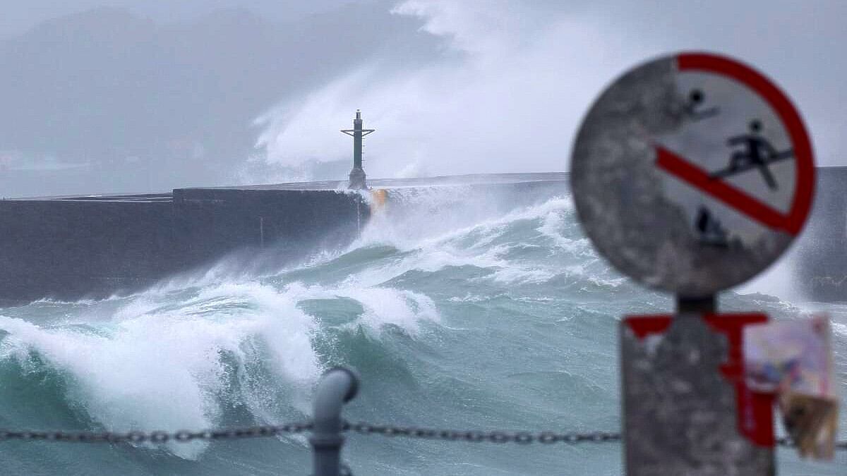 <div class="paragraphs"><p>Waves break against the protecting walls as Typhoon Gaemi approaches in Keelung, Taiwan.</p></div>