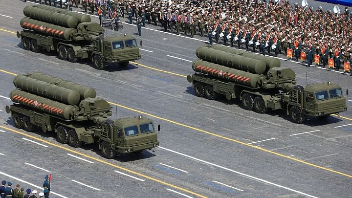 <div class="paragraphs"><p>Russian artillery seen during a parade in Moscow, 2015.</p></div>