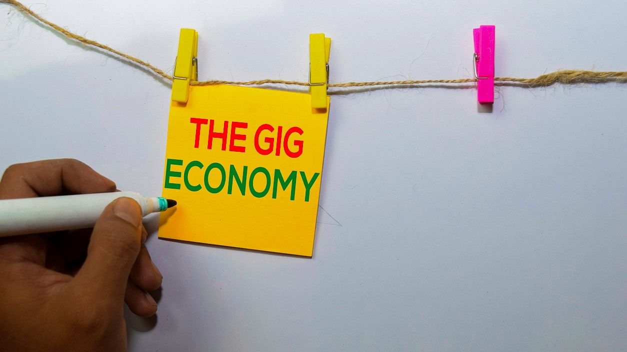 <div class="paragraphs"><p>An image showing a note with the words 'The Gig Economy'.</p></div>