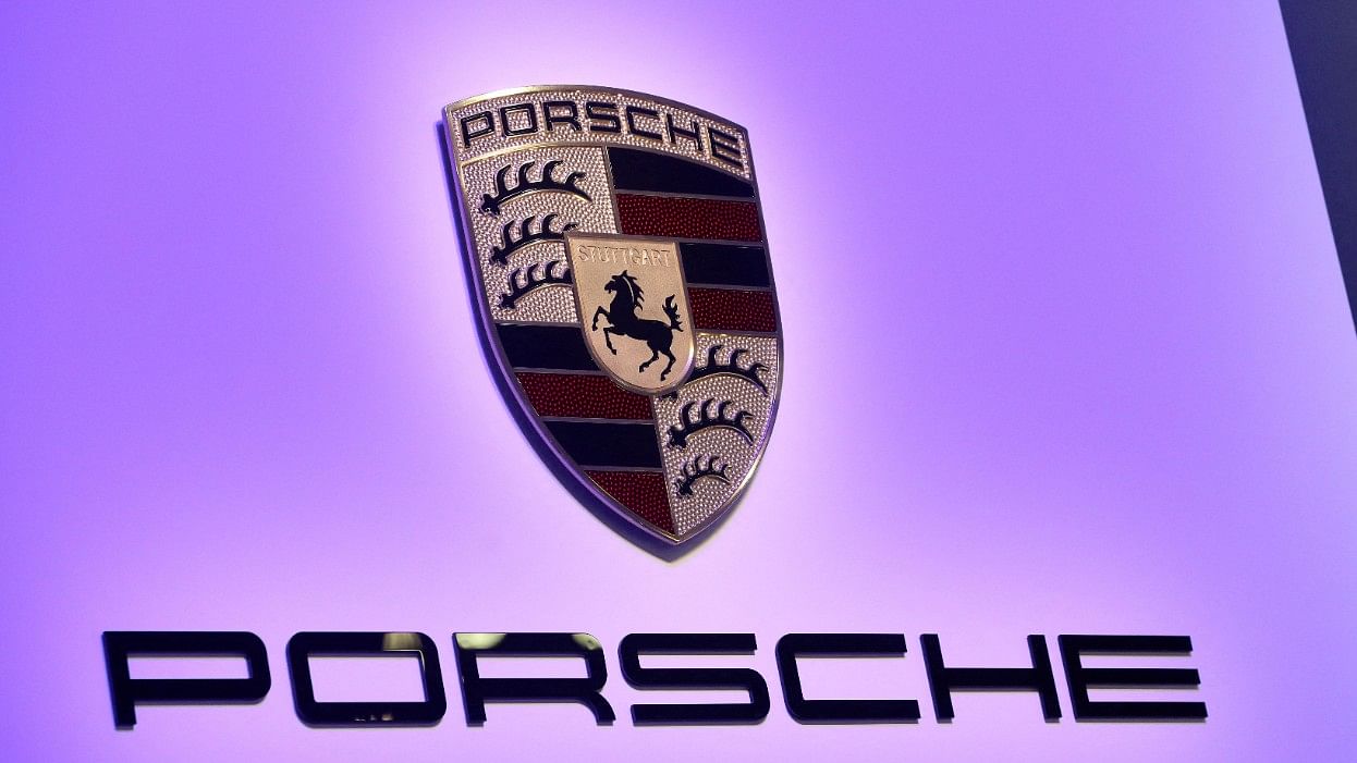 <div class="paragraphs"><p>The Porsche logo.</p></div>