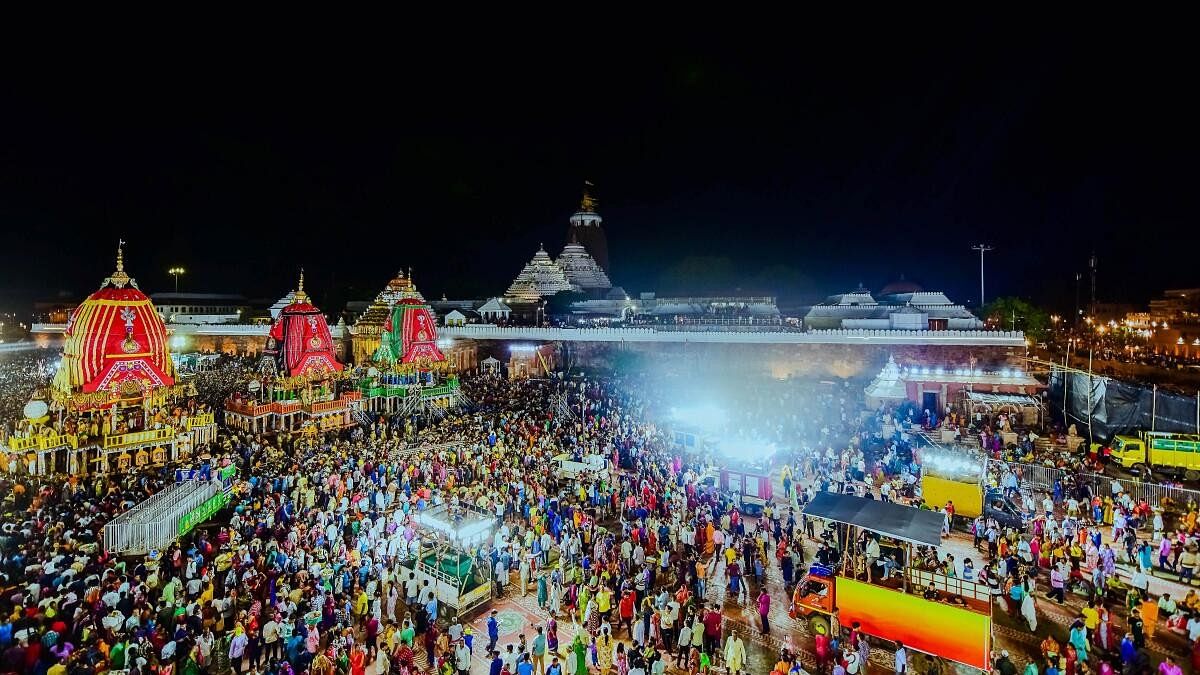 <div class="paragraphs"><p>Three chariots of Lord Jagannath, Balabhadra and Subhadra return to the Shree Mandir of Puri.</p></div>