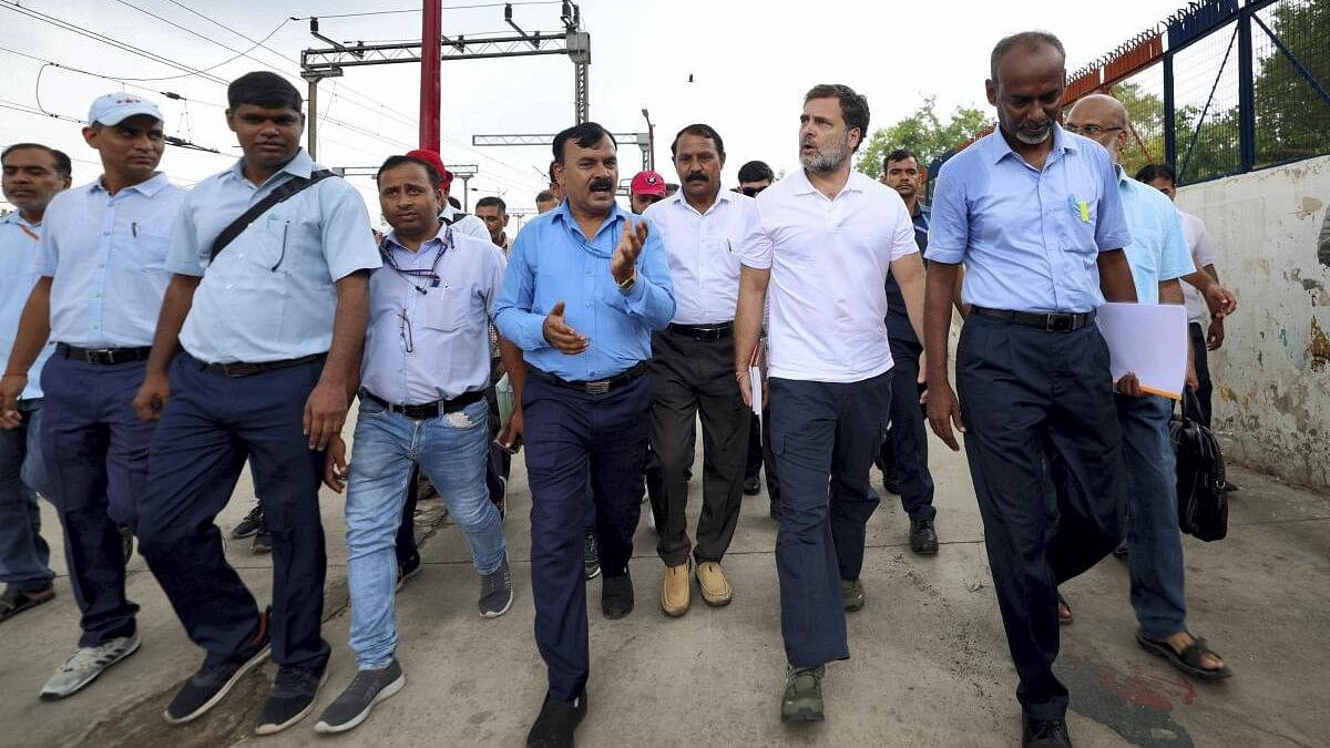 <div class="paragraphs"><p>Leader of Opposition Rahul Gandhi meets the loco pilots at New Delhi Railway Station, in New Delhi.</p></div>