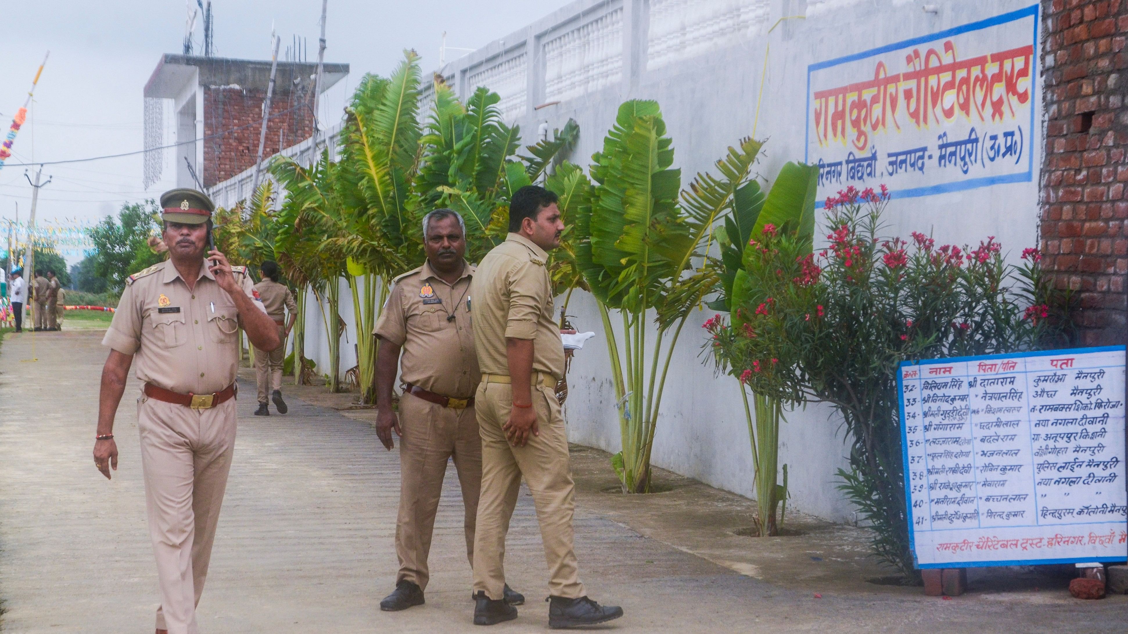 <div class="paragraphs"><p>Police personnel outside Ram Kutir Charitable Trust, the ashram of preacher Baba Narayan Hari, also known as Saakar Vishwa Hari Bhole Baba, at Bichhwa, in Mainpuri district, Thursday, July 4, 2024. </p></div>