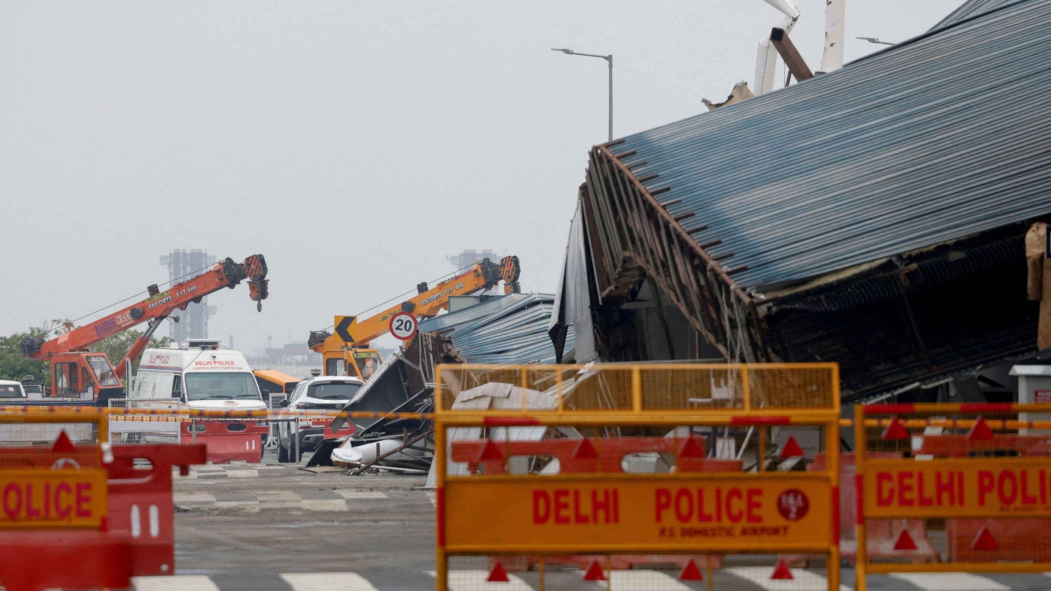 <div class="paragraphs"><p>Roof collapses at the Indira Gandhi International Airport in New Delhi</p></div>