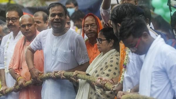 <div class="paragraphs"><p>West Bengal Chief Minister Mamata Banerjee pulls ropes of the chariot during ISKCON ‘Rath Yatra’, in Kolkata, Sunday.&nbsp;</p></div>