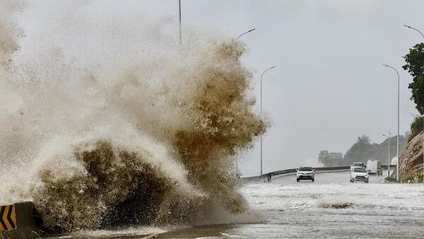 <div class="paragraphs"><p>Waves in Ningde amid Typhoon Gaemi </p></div>