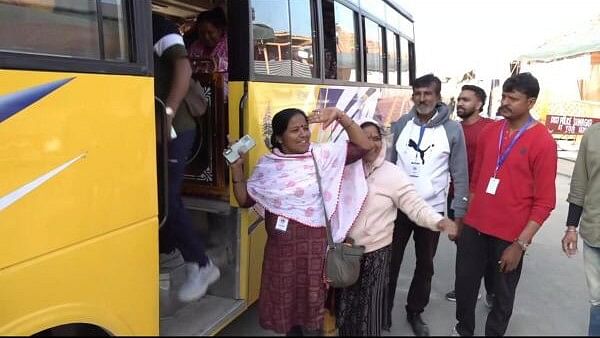 <div class="paragraphs"><p>Devotees board a bus as they leave for the Amarnath Yatra from Pathna Chowk base camp, in Srinagar, Saturday, July 13, 2024.</p></div>