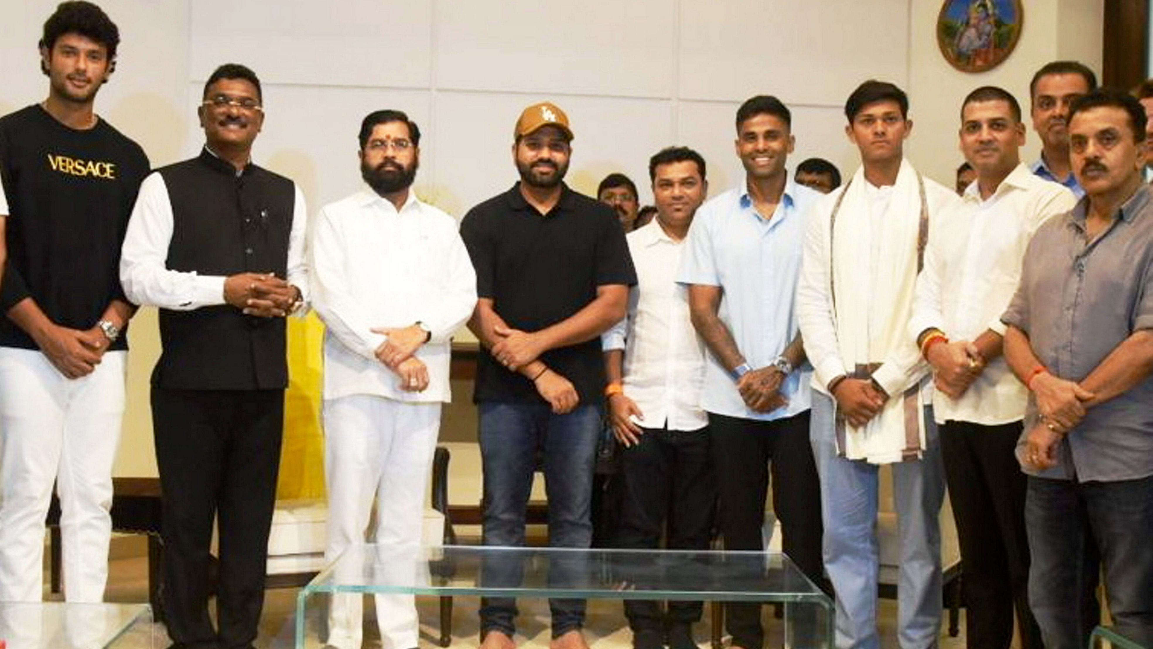 <div class="paragraphs"><p>Maharashtra Chief Minister Eknath Shinde felicitates the T20 World Cup-winning Indian cricket team captain Rohit Sharma with Suryakumar Yadav, Yashasvi Jaiswal, Shivam Dube and other team members, in Mumbai, Friday.</p></div>