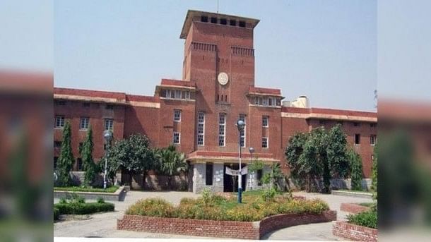 <div class="paragraphs"><p>Delhi University</p></div>