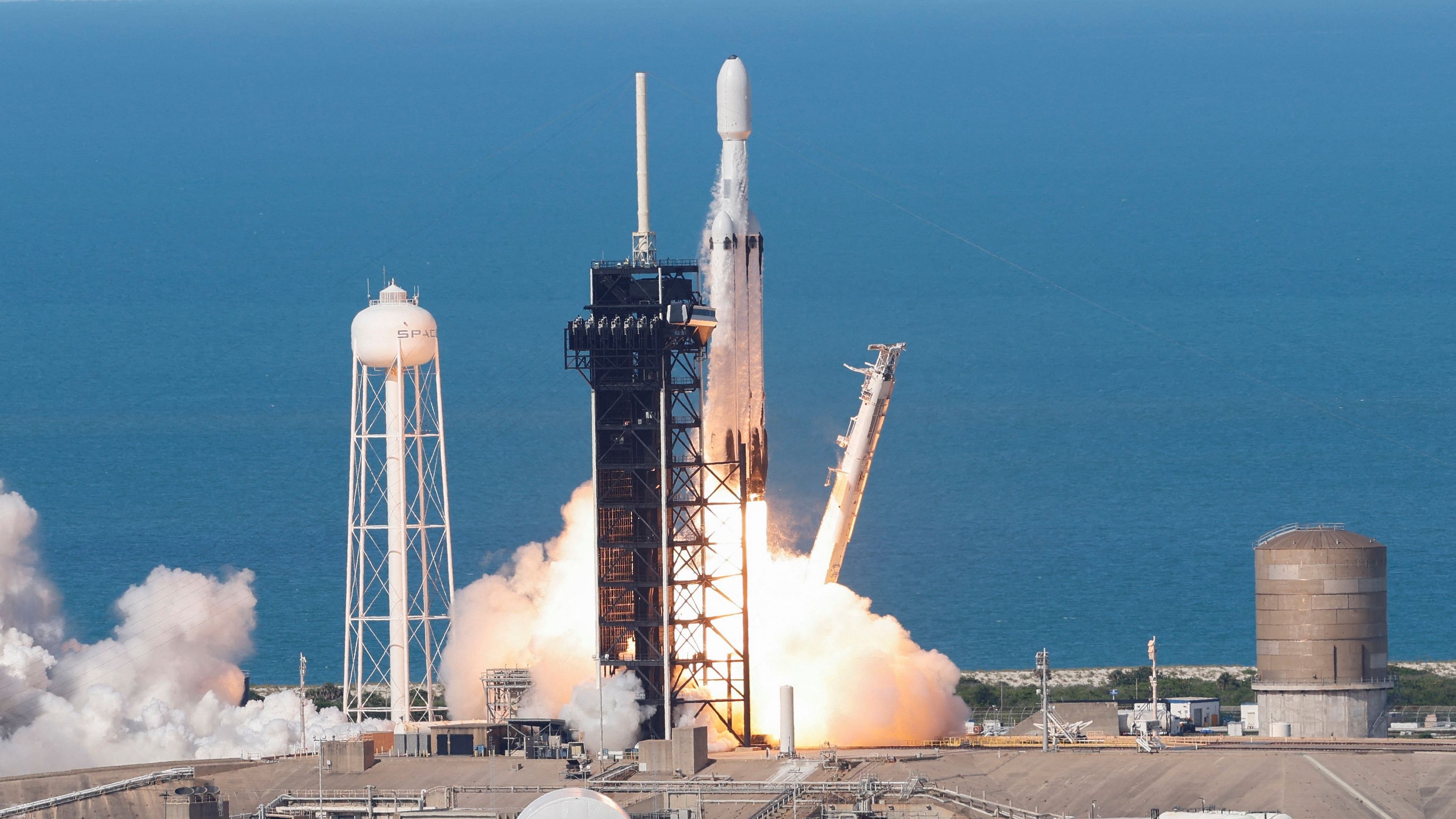 <div class="paragraphs"><p>A SpaceX Falcon Heavy rocket lifts off with the next-generation series of geostationary weather satellites for NASA and NOAA, June 25, 2024.</p></div>