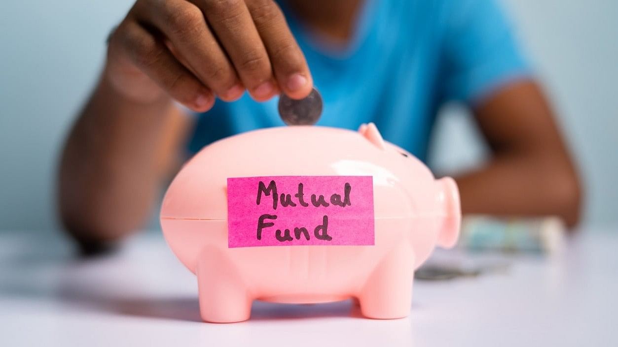 <div class="paragraphs"><p>Representative illustration with a piggy bank and the words 'mutual fund'.</p></div>