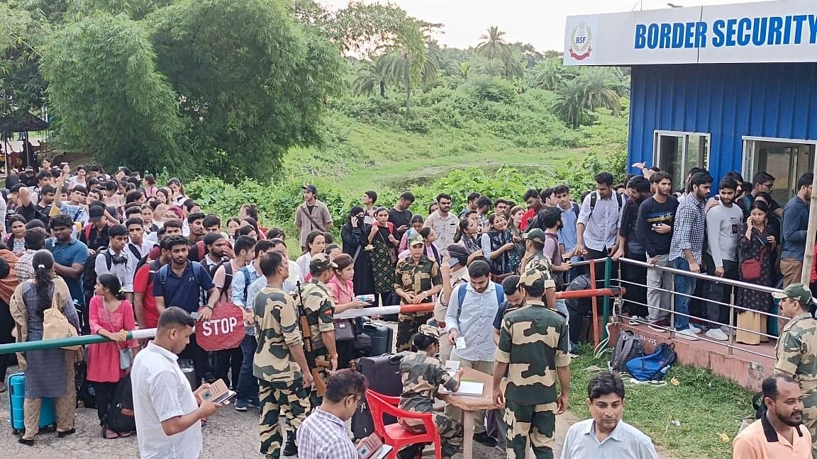 <div class="paragraphs"><p>Members of India's Border Security Force (BSF) with Indian who study in Bangladesh.</p></div>