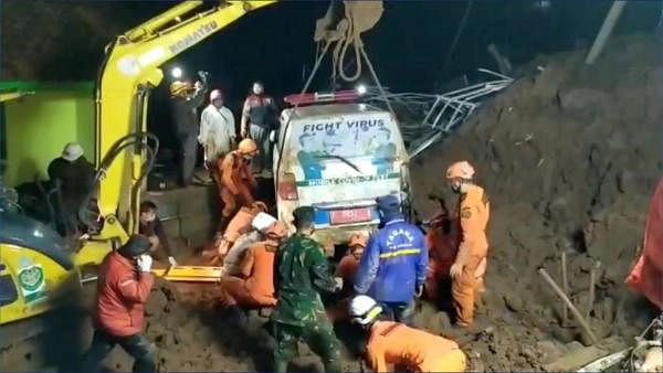 <div class="paragraphs"><p>Five survivors had been evacuated and a rescue team was searching for 18 missing people.</p></div>