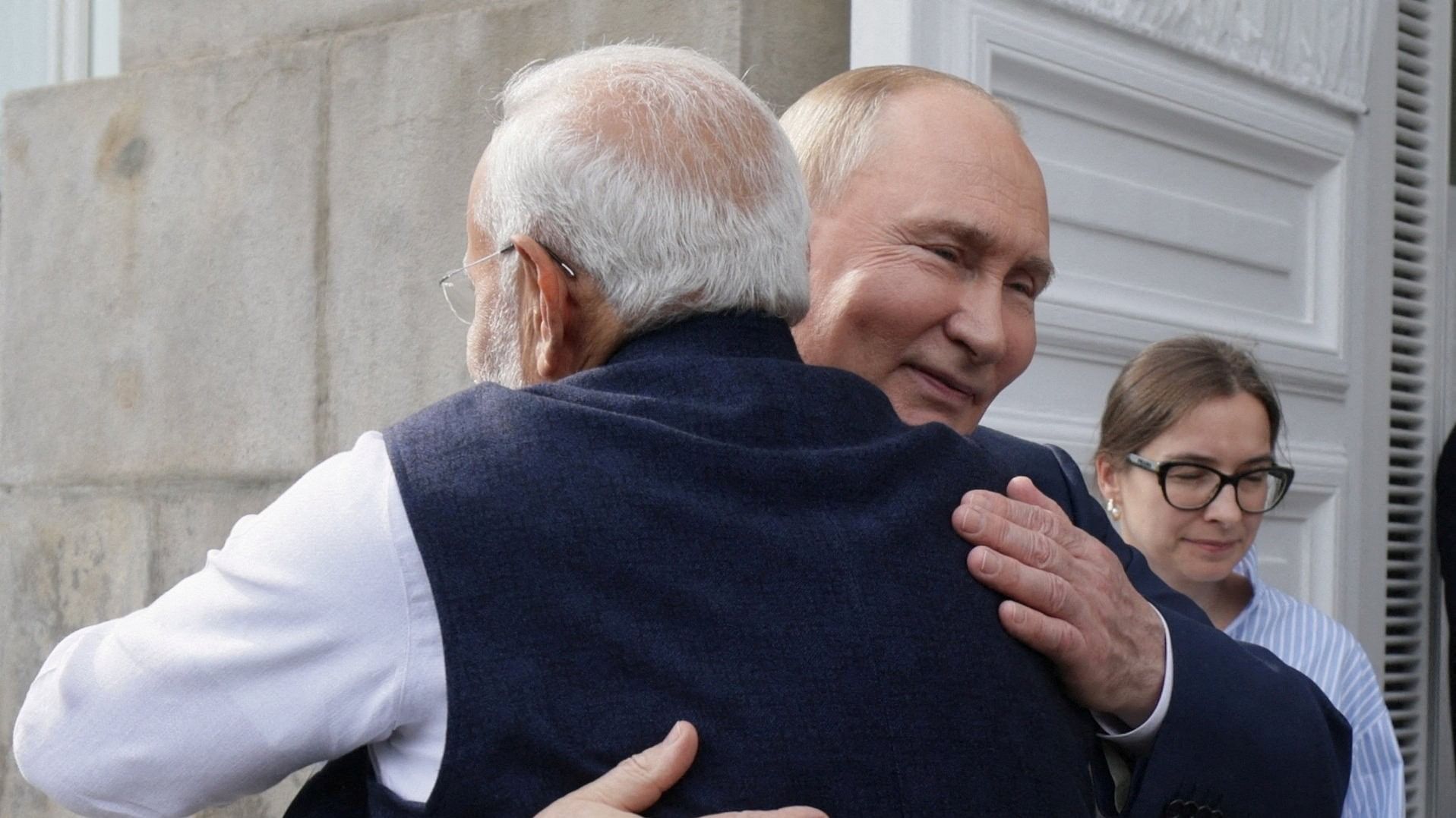 <div class="paragraphs"><p>Russia's President Vladimir Putin bids farewell to   Narendra Modi. </p></div>