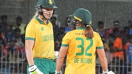 <div class="paragraphs"><p>South Africa Women's Annerie Dercksen and Nadine de Klerk during the second T20 cricket match of a series between India Women and South Africa Women, at the MA Chidambaram Stadium, in Chennai.</p></div>