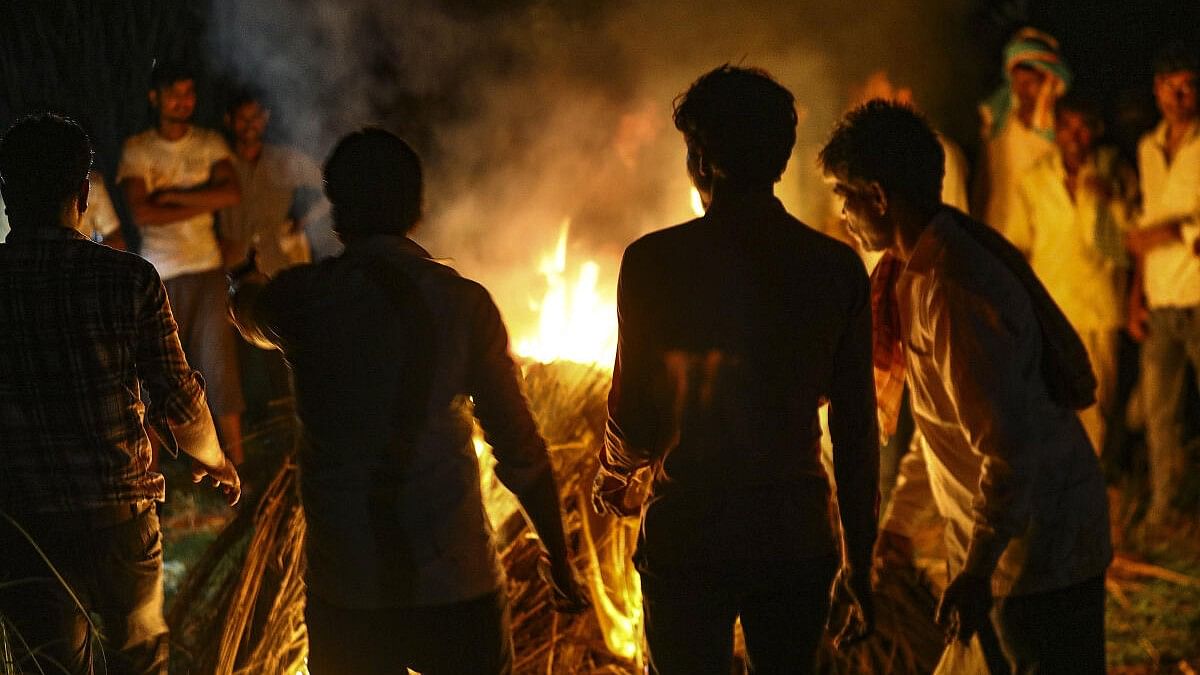 <div class="paragraphs"><p>Family members perform last rites of one of the victims of the recent stampede at the 'satsang' in Hathras.</p></div>