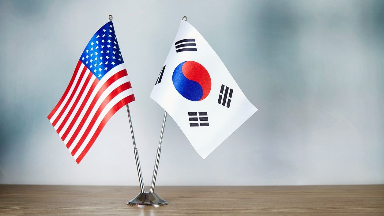 <div class="paragraphs"><p>The flags of the US and South Korea.</p></div>