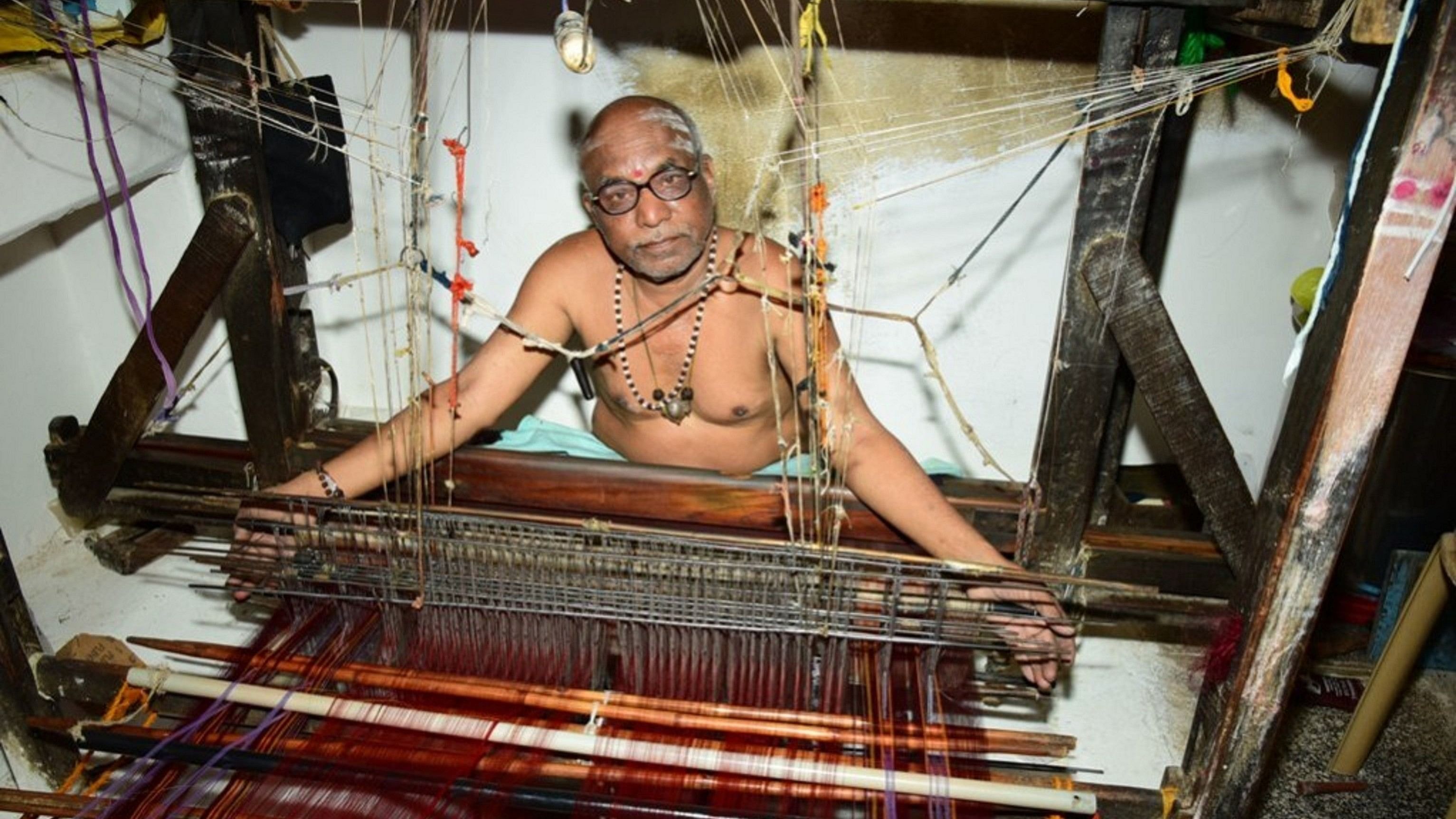 A weaver working on a khana saree.