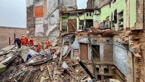 <div class="paragraphs"><p>Varanasi: NDRF personnel carry out rescue work after two houses collapsed near the Kashi Vishwanath temple, in Varanasi, Tuesday, August 6, 2024. A woman died in the mishap. </p></div>