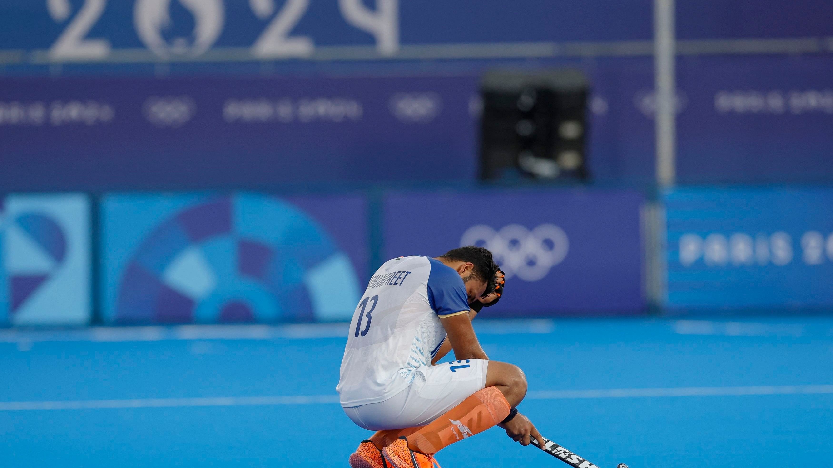 <div class="paragraphs"><p> Harmanpreet Singh reacts after losing the match. </p></div>