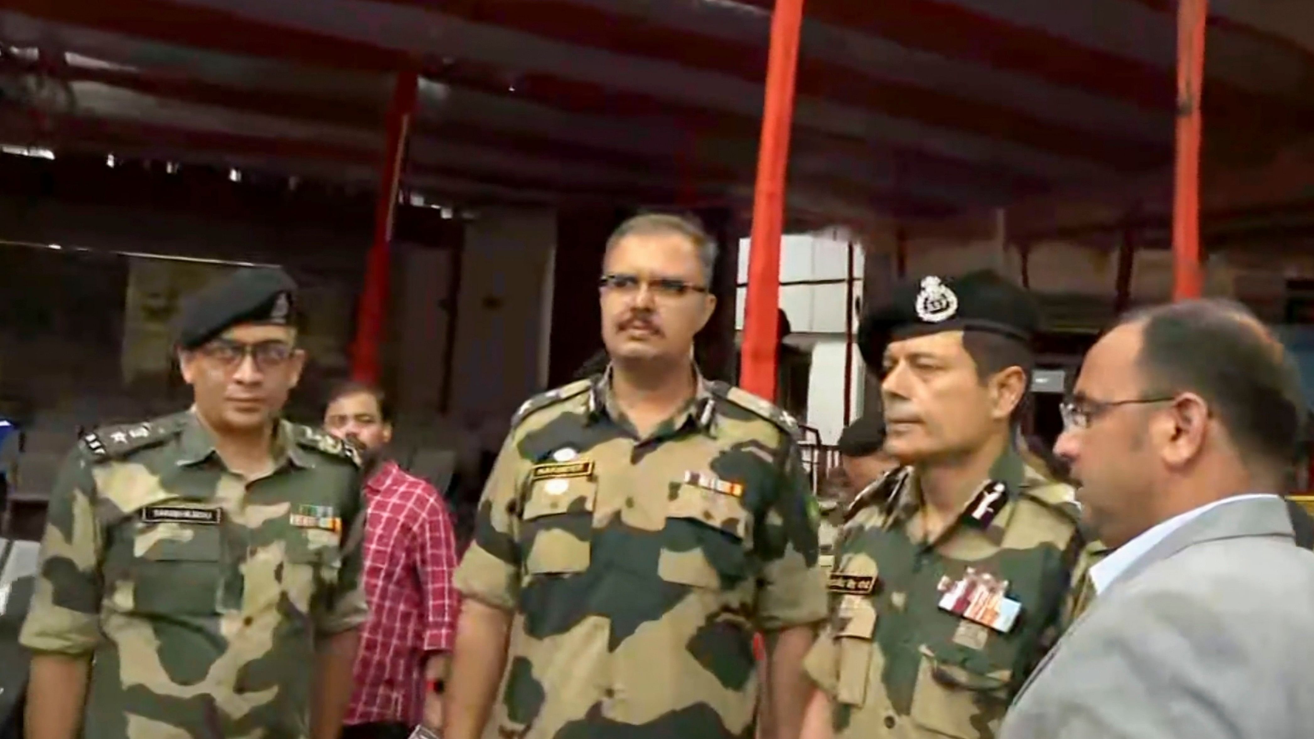 <div class="paragraphs"><p> Border Security Force (BSF) DG Daljit Singh Chowdhury visits the Petrapole border, in North 24 Parganas, Tuesday, August 6, 2024.   </p></div>