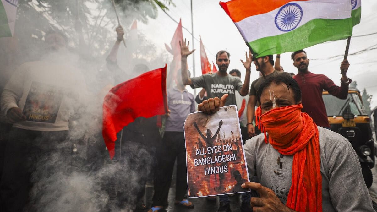 <div class="paragraphs"><p>Bajrang Dal activists stage a demonstration over the alleged attacks on 'Bangladeshi Hindus', in Jammu.</p></div>