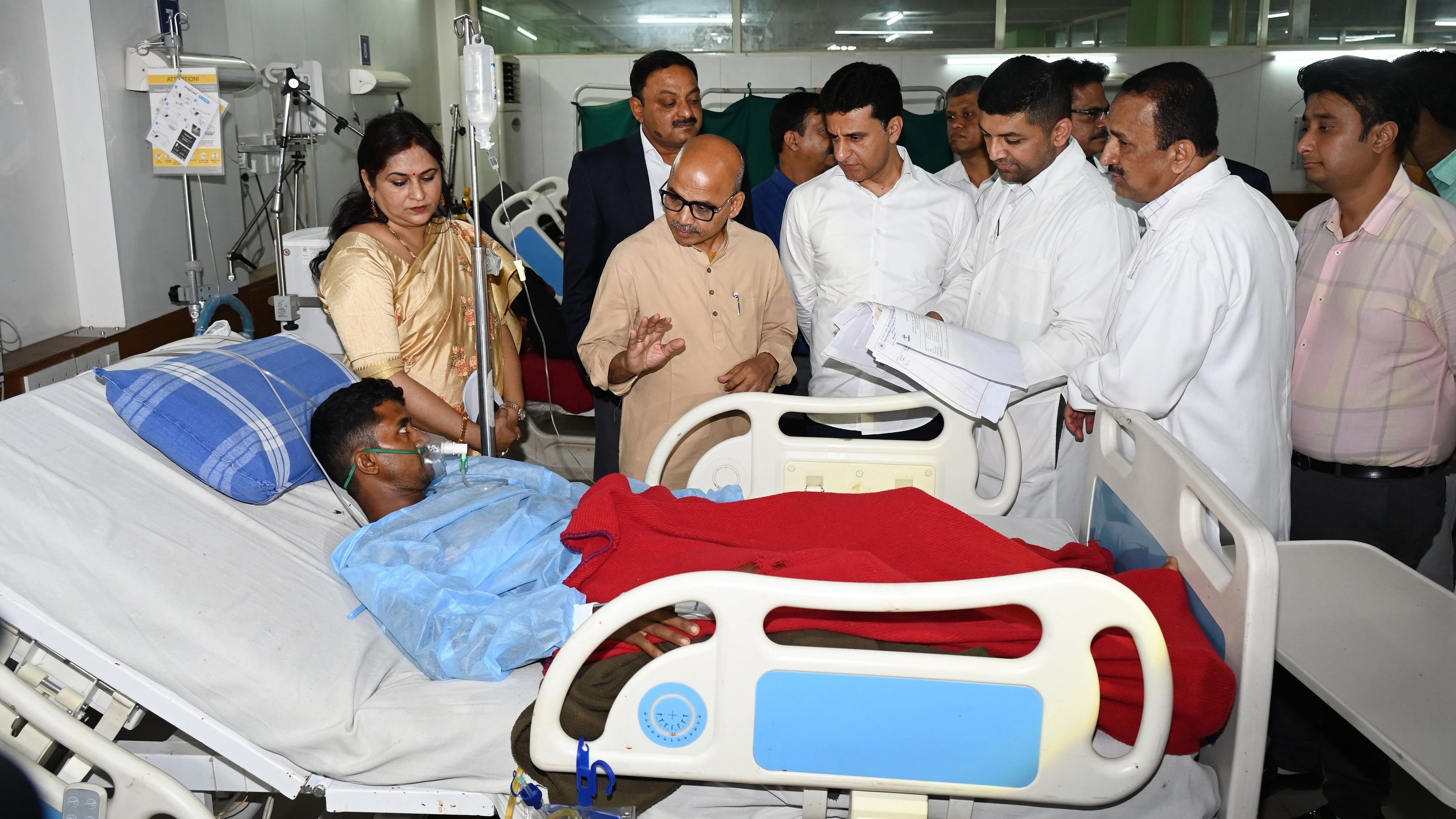 <div class="paragraphs"><p>Minister Dr Sharan Prakash Patil visited the dengue ward at Bowring Hospital and interacted with patients on Monday. He was accompanied by Shivajinagar MLA Rizwan Arshad and other senior officials. </p></div>