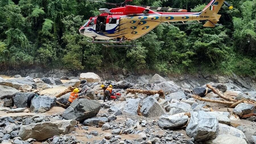 <div class="paragraphs"><p>An Indian Air Force helicopter, in joint efforts with the Indian Army, during  rescue operation following landslides that led to massive damage in Wayanad district.</p></div>