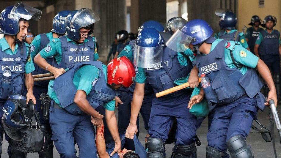 <div class="paragraphs"><p>File photo of police personnel carrying a wounded cop during a clash between police, pro-government supporters and protesters.&nbsp;</p></div>