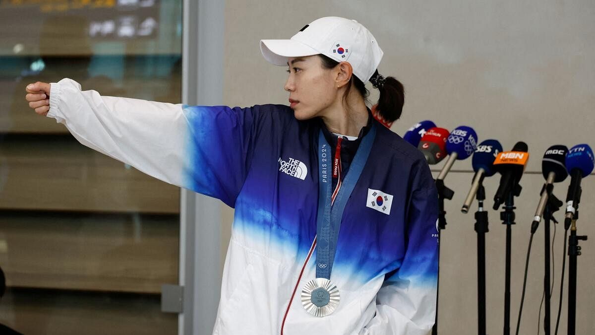 <div class="paragraphs"><p>South Korean pistol shooter Kim Ye-ji, whose video of breaking a world record at the Olympics with almost no visible reaction went viral on social media, demonstrates a shooting position at the Incheon International Airport in Incheon, South Korea, August 7, 2024.</p></div>