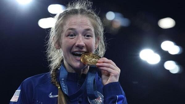 <div class="paragraphs"><p>Gold medallist Sarah Ann Hildebrandt of United States bites her medal.</p></div>