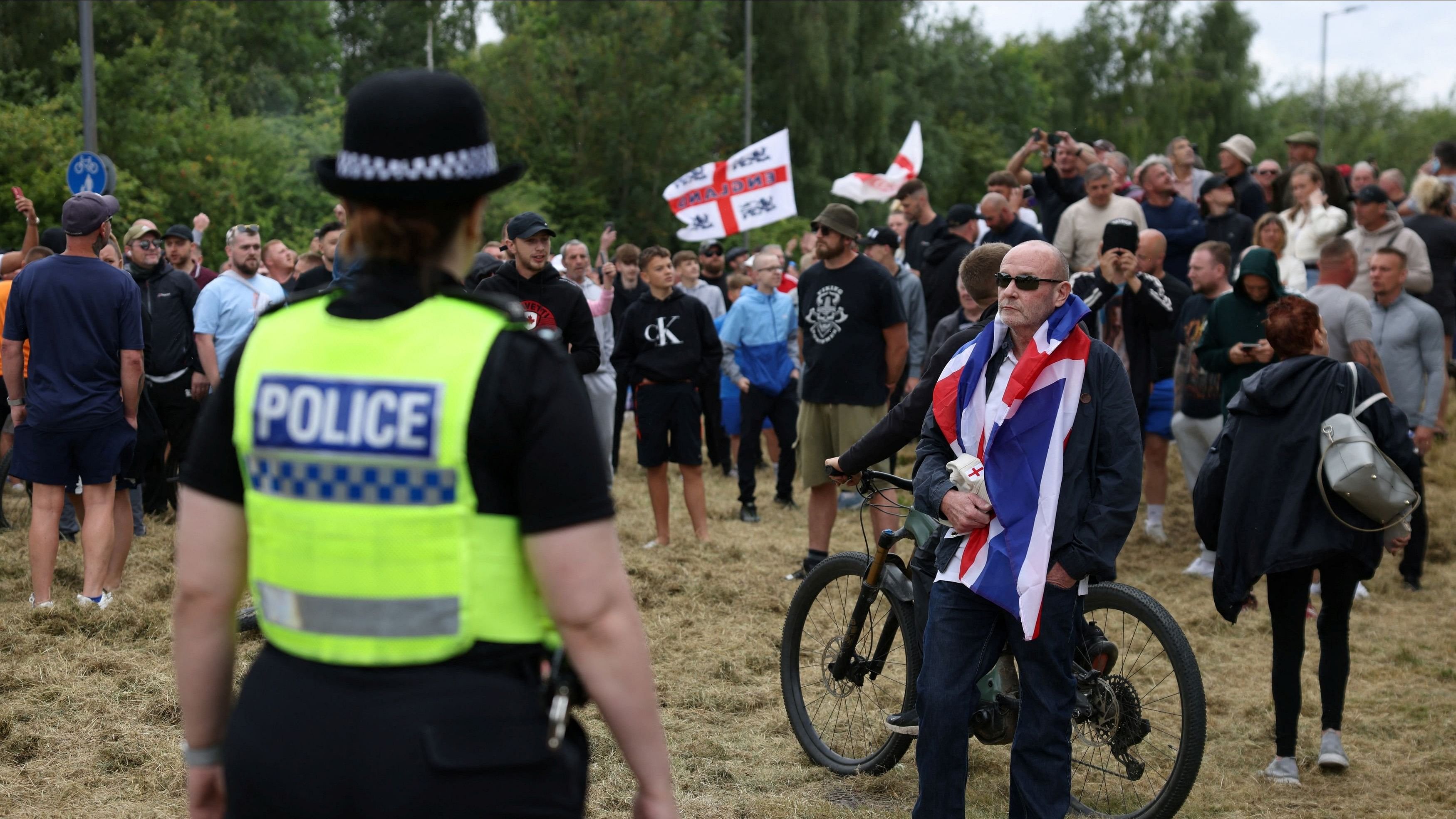 <div class="paragraphs"><p>A police officer stands guard facing towards anti-immigration protesters in Rotherham, Britain, August 4, 2024.</p></div>