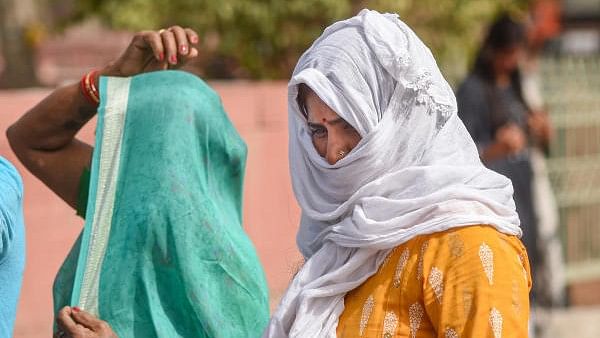 <div class="paragraphs"><p> Women use scarves to shield themselves from the heat.</p></div>