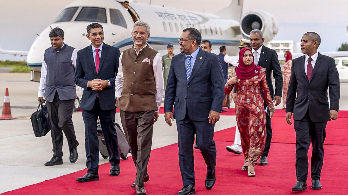 <div class="paragraphs"><p>Union External Affairs Minister S Jaishankar with Maldives Foreign Affairs Minister Moosa Zameer upon his arrival at the airport in Maldives.</p></div>