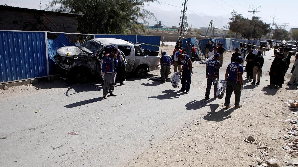 <div class="paragraphs"><p>File photo of Pakistan police officials at a militant attack site.(Representative image)</p></div>