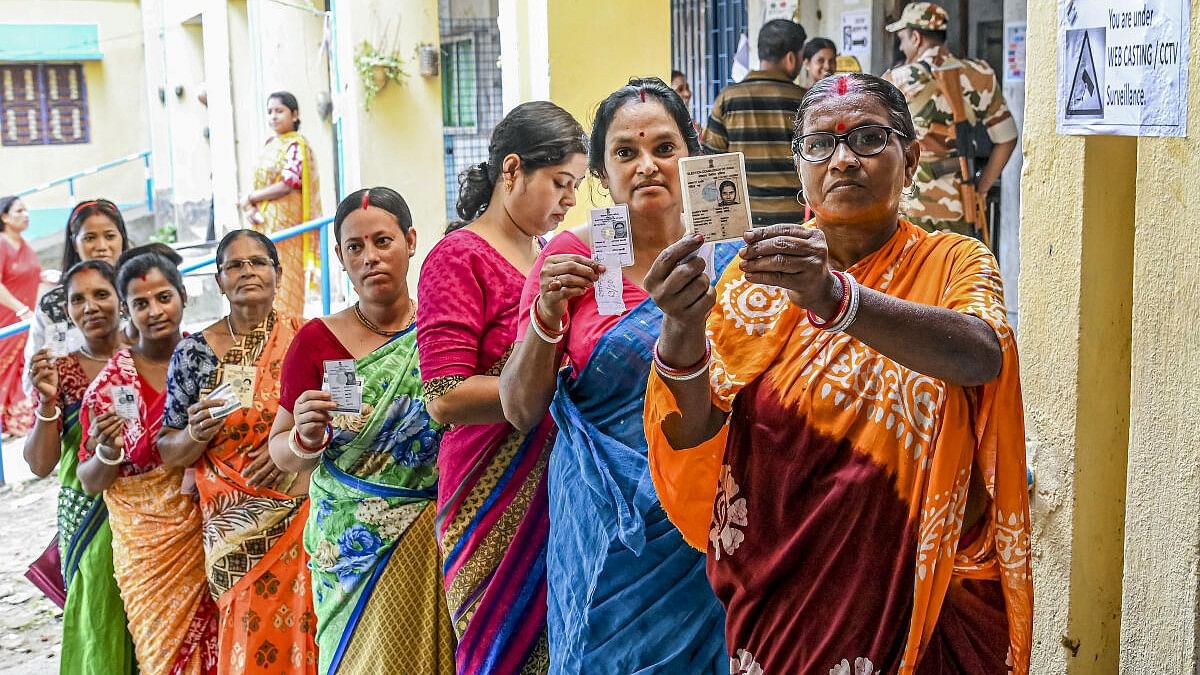 <div class="paragraphs"><p>Voters show their ID cards during the recently concluded Lok Sabha elections in India. (Representative image)</p></div>