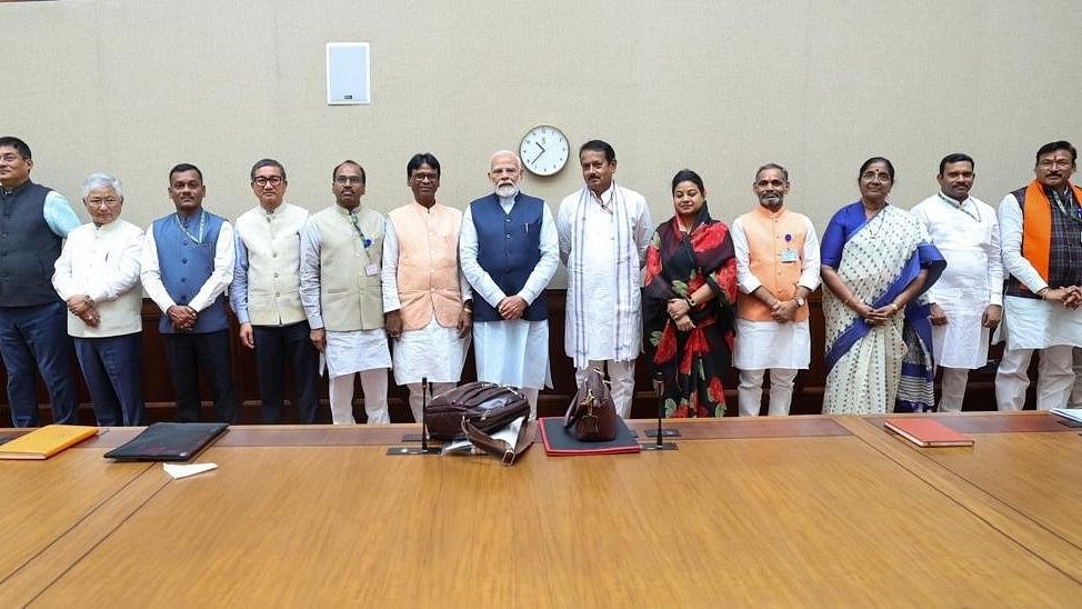 <div class="paragraphs"><p>PM Narendra Modi with BJP MPs who raised concerns over the Supreme Court verdict on SC/ST reservation</p></div>