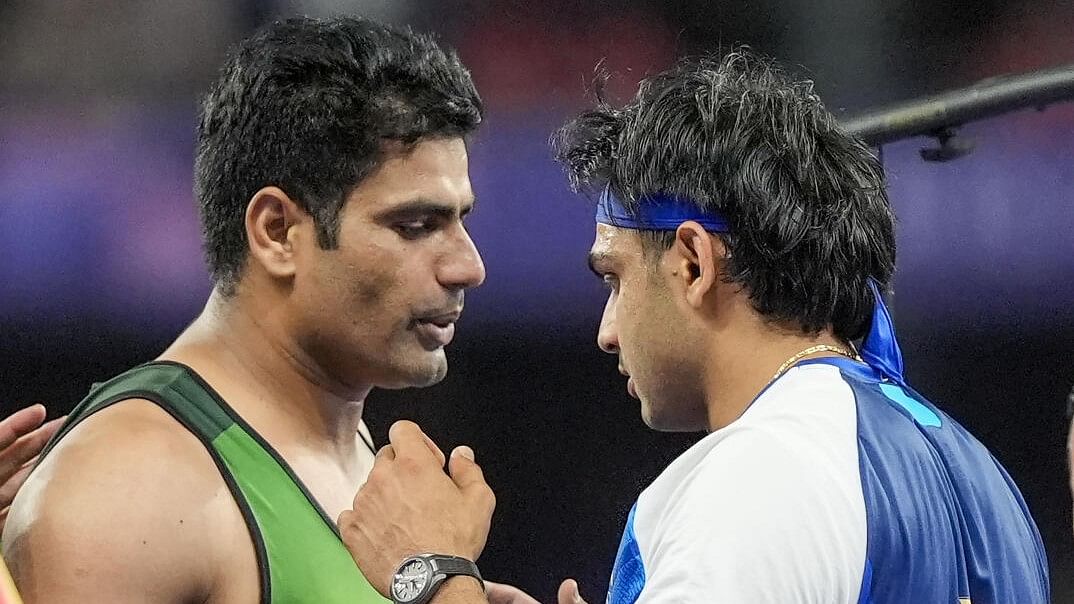 <div class="paragraphs"><p>Gold medalist Pakistan's Arshad Nadeem(L) and Silver medalist India's Neeraj Chopra after the men's javelin throw final at the 2024 Summer Olympics, in Paris, France, Thursday, August 8, 2024.</p></div>